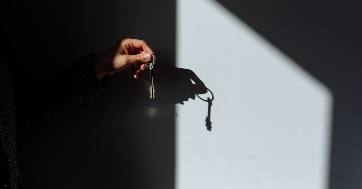 What Is a Mortgage Underwriter? Role, Process, and What They Check in the UK Explained